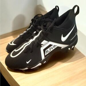 NWT Nike Alpha Menace 3 Shark size 6.5 womens football cleats